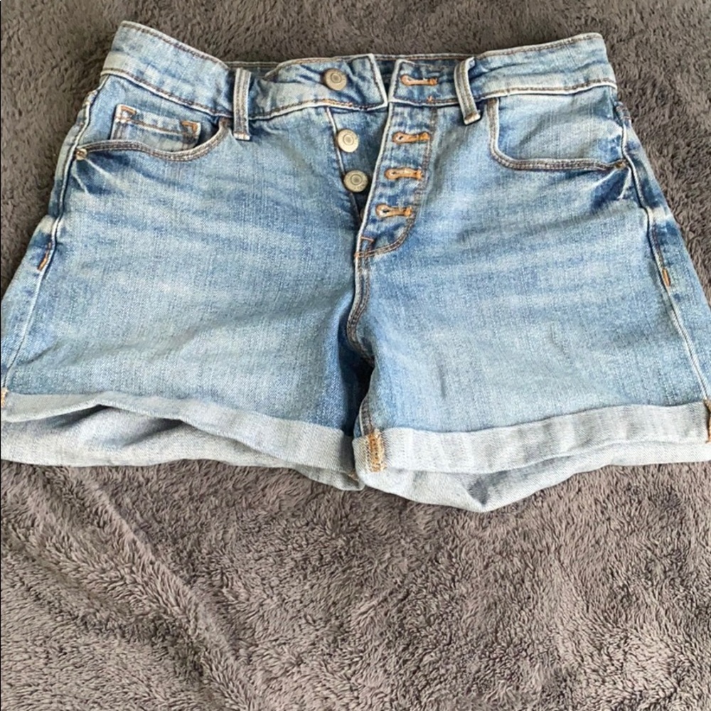 Slim pockets jean shorts